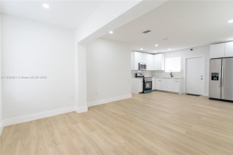 Villa ou maison à vendre à Miami, Floride: 3 chambres, 79.15 m2 № 1836660 - photo 3