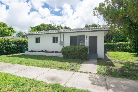 Villa ou maison à vendre à Miami, Floride: 3 chambres, 79.15 m2 № 1836660 - photo 2