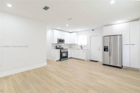 Villa ou maison à vendre à Miami, Floride: 3 chambres, 79.15 m2 № 1836660 - photo 6