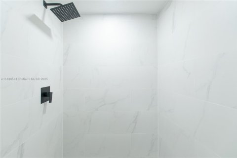 Villa ou maison à vendre à Miami, Floride: 3 chambres, 79.15 m2 № 1836660 - photo 12