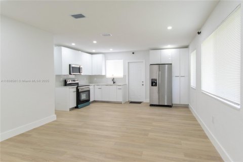Villa ou maison à vendre à Miami, Floride: 3 chambres, 79.15 m2 № 1836660 - photo 5