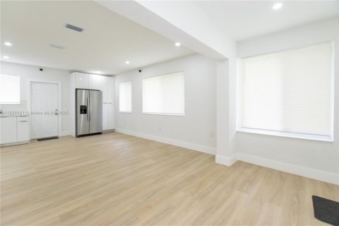 Villa ou maison à vendre à Miami, Floride: 3 chambres, 79.15 m2 № 1836660 - photo 4