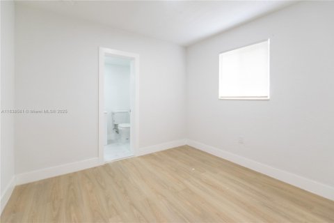 Villa ou maison à vendre à Miami, Floride: 3 chambres, 79.15 m2 № 1836660 - photo 13
