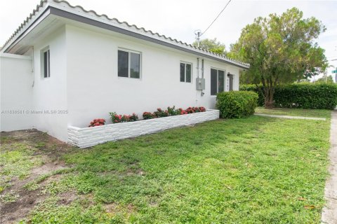 Villa ou maison à vendre à Miami, Floride: 3 chambres, 79.15 m2 № 1836660 - photo 17