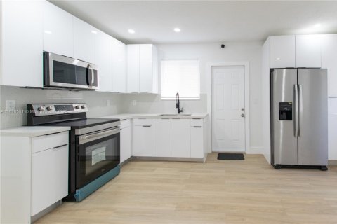 Villa ou maison à vendre à Miami, Floride: 3 chambres, 79.15 m2 № 1836660 - photo 7