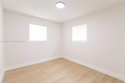 Villa ou maison à vendre à Miami, Floride: 3 chambres, 79.15 m2 № 1836660 - photo 14