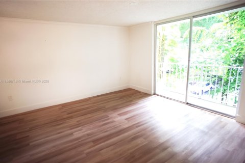 Condo in Miami, Florida, 1 bedroom  № 1889390 - photo 2