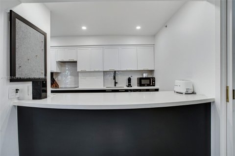 Condominio en venta en Miami Beach, Florida, 2 dormitorios, 74.88 m2 № 1821599 - foto 9