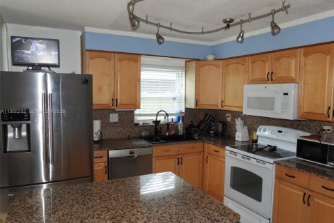 Купить виллу или дом в Санрайз, Флорида 4 спальни, № 2023675 - фото 4