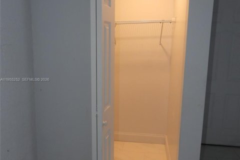 Купить виллу или дом в Санрайз, Флорида 4 спальни, № 2023675 - фото 17