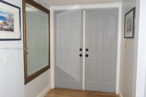 Купить виллу или дом в Санрайз, Флорида 4 спальни, № 2023675 - фото 2