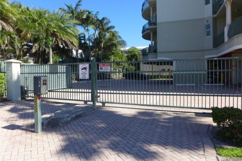 Condo in Deerfield Beach, Florida, 2 bedrooms  № 1182626 - photo 1
