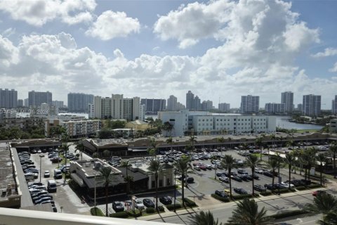 Hotel in Sunny Isles Beach, Florida 51.19 sq.m. № 2079283 - photo 18