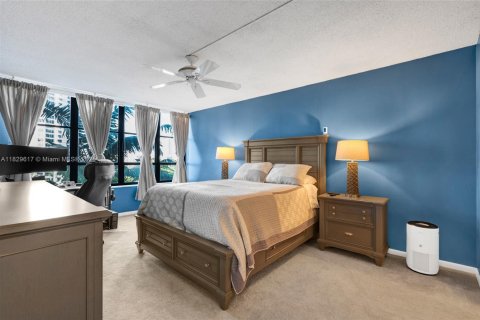 Condo in Hallandale Beach, Florida, 1 bedroom  № 1805933 - photo 7