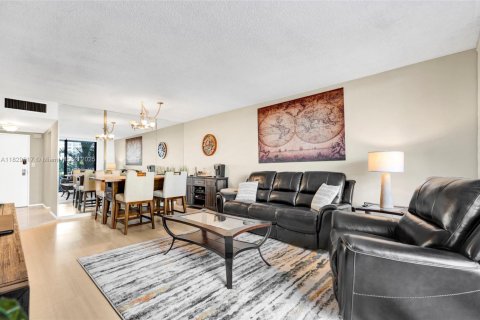 Condo in Hallandale Beach, Florida, 1 bedroom  № 1805933 - photo 3