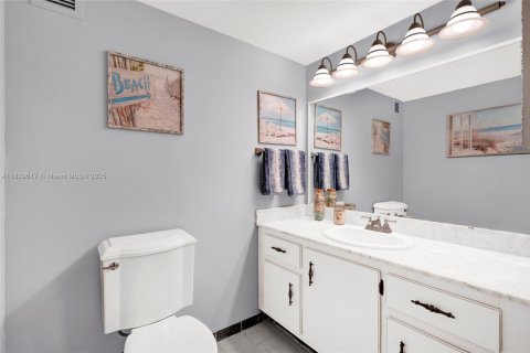 Condo in Hallandale Beach, Florida, 1 bedroom  № 1805933 - photo 15