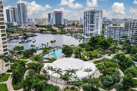 Condo in Hallandale Beach, Florida, 1 bedroom  № 1805933 - photo 24