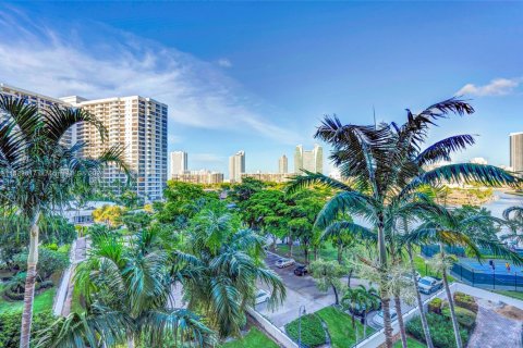 Condo in Hallandale Beach, Florida, 1 bedroom  № 1805933 - photo 18