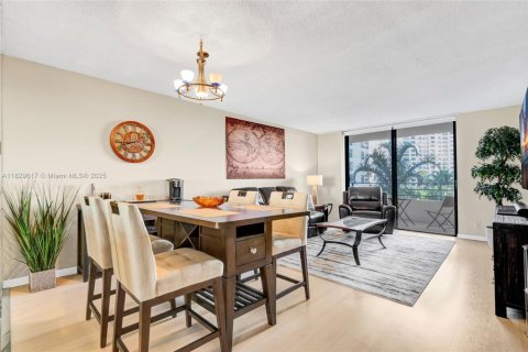 Condo in Hallandale Beach, Florida, 1 bedroom  № 1805933 - photo 2