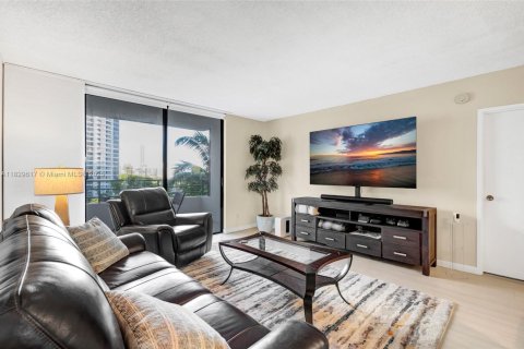 Condo in Hallandale Beach, Florida, 1 bedroom  № 1805933 - photo 5