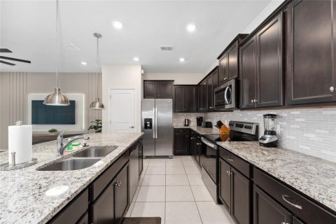 Touwnhouse à vendre à Davenport, Floride: 5 chambres, 212.1 m2 № 2130864 - photo 7