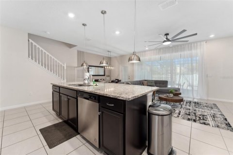 Touwnhouse à vendre à Davenport, Floride: 5 chambres, 212.1 m2 № 2130864 - photo 8