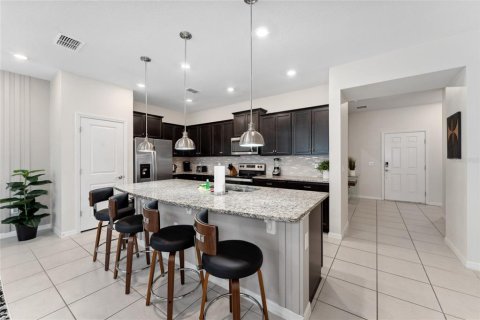 Touwnhouse à vendre à Davenport, Floride: 5 chambres, 212.1 m2 № 2130864 - photo 6