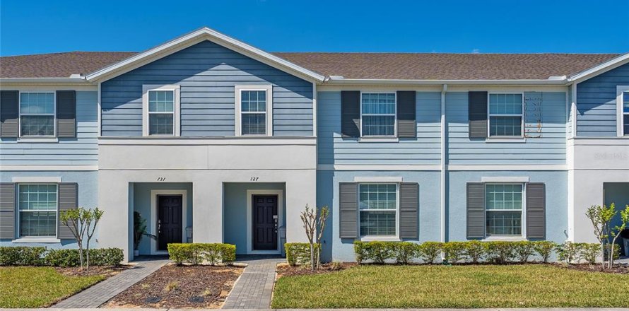 Touwnhouse à Davenport, Floride 5 chambres, 212.1 m2 № 2130864