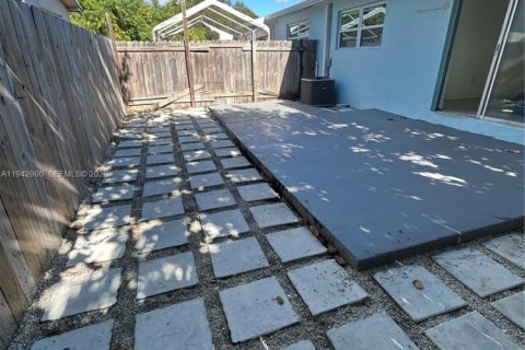 Villa ou maison à louer à Miami, Floride: 2 chambres № 1999227 - photo 7