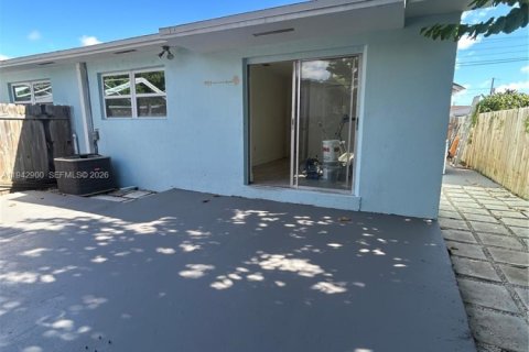 Villa ou maison à louer à Miami, Floride: 2 chambres № 1999227 - photo 11