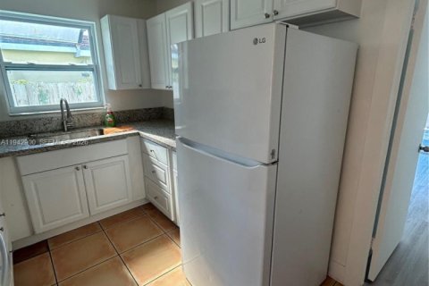 Villa ou maison à louer à Miami, Floride: 2 chambres № 1999227 - photo 2