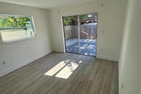 Villa ou maison à louer à Miami, Floride: 2 chambres № 1999227 - photo 3