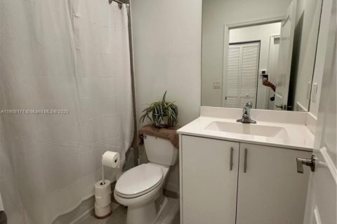 Купить виллу или дом в Хомстед, Флорида 4 спальни, 137.77м2, № 1967786 - фото 11