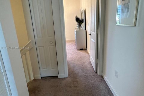 Купить виллу или дом в Хомстед, Флорида 4 спальни, 137.77м2, № 1967786 - фото 9