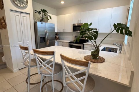 Купить виллу или дом в Хомстед, Флорида 4 спальни, 137.77м2, № 1967786 - фото 7