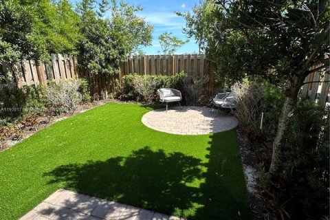 Купить виллу или дом в Хомстед, Флорида 4 спальни, 137.77м2, № 1967786 - фото 20