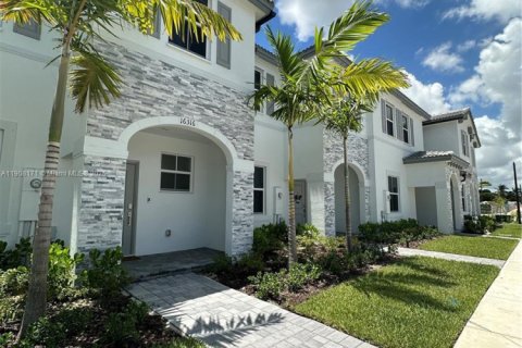 Купить виллу или дом в Хомстед, Флорида 4 спальни, 137.77м2, № 1967786 - фото 1