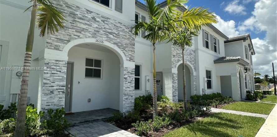 Дом в Хомстед, Флорида 4 спальни, 137.77м2 № 1967786