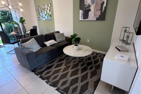 Купить виллу или дом в Хомстед, Флорида 4 спальни, 137.77м2, № 1967786 - фото 5