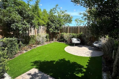 Купить виллу или дом в Хомстед, Флорида 4 спальни, 137.77м2, № 1967786 - фото 17