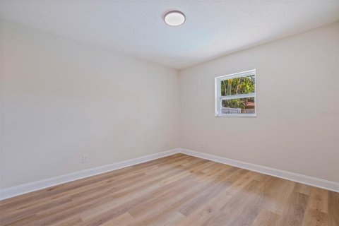 House in Dunedin, Florida 4 bedrooms, 191.84 sq.m. № 1851203 - photo 25