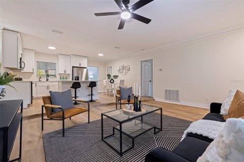 House in Dunedin, Florida 4 bedrooms, 191.84 sq.m. № 1851203 - photo 5