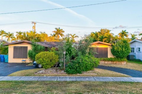 Villa ou maison à vendre à Miami, Floride: 4 chambres, 173.26 m2 № 1975165 - photo 1