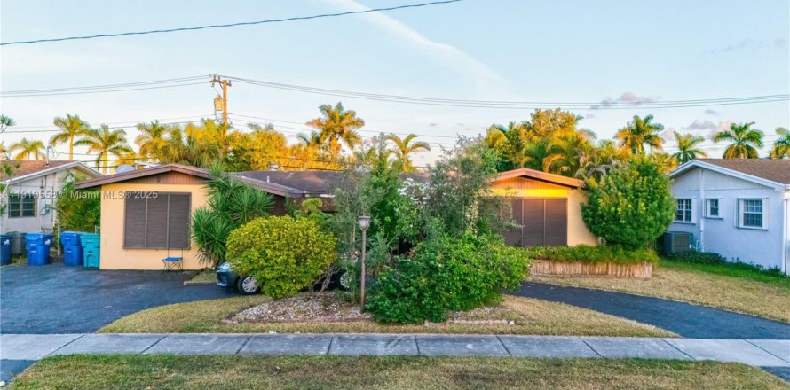 Villa ou maison à Miami, Floride 4 chambres, 173.26 m2 № 1975165