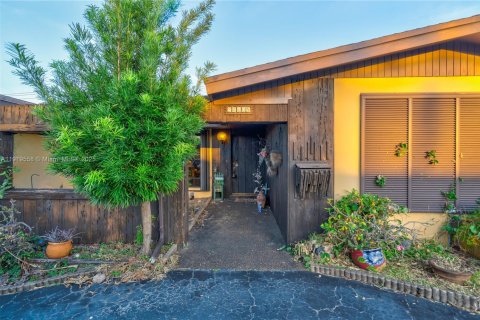 Villa ou maison à vendre à Miami, Floride: 4 chambres, 173.26 m2 № 1975165 - photo 2
