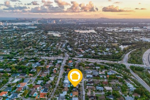 Villa ou maison à vendre à Miami, Floride: 4 chambres, 173.26 m2 № 1975165 - photo 21