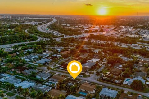 Villa ou maison à vendre à Miami, Floride: 4 chambres, 173.26 m2 № 1975165 - photo 8