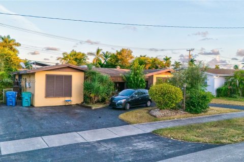 Villa ou maison à vendre à Miami, Floride: 4 chambres, 173.26 m2 № 1975165 - photo 4