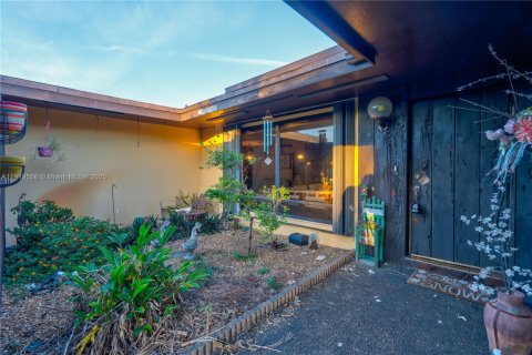 Villa ou maison à vendre à Miami, Floride: 4 chambres, 173.26 m2 № 1975165 - photo 3