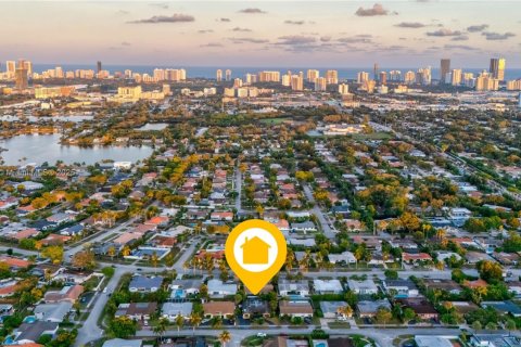 Villa ou maison à vendre à Miami, Floride: 4 chambres, 173.26 m2 № 1975165 - photo 7